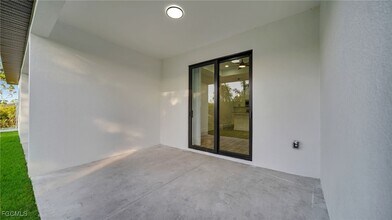 Building Photo - 706 Homer Ave S