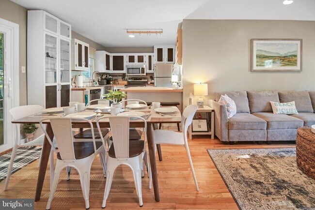 Foto del edificio - 1023 Kensington Way