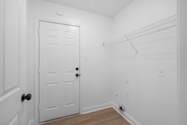 Building Photo - 750 Sweetwater Dr