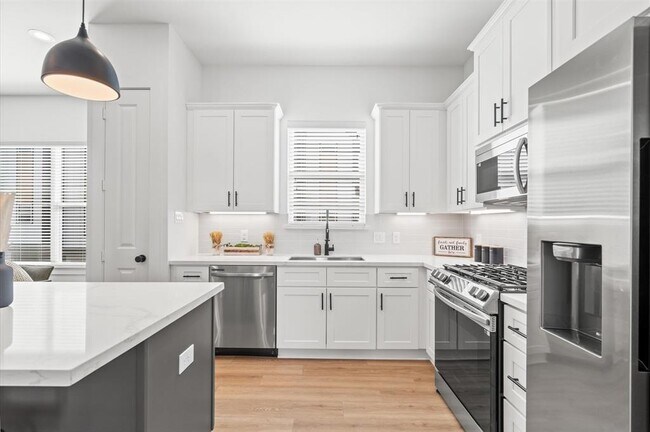 Foto del edificio - 5214 Pine Tree Dr