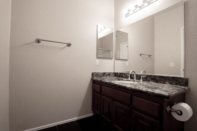 Foto del edificio - 9050 W Warm Springs Rd