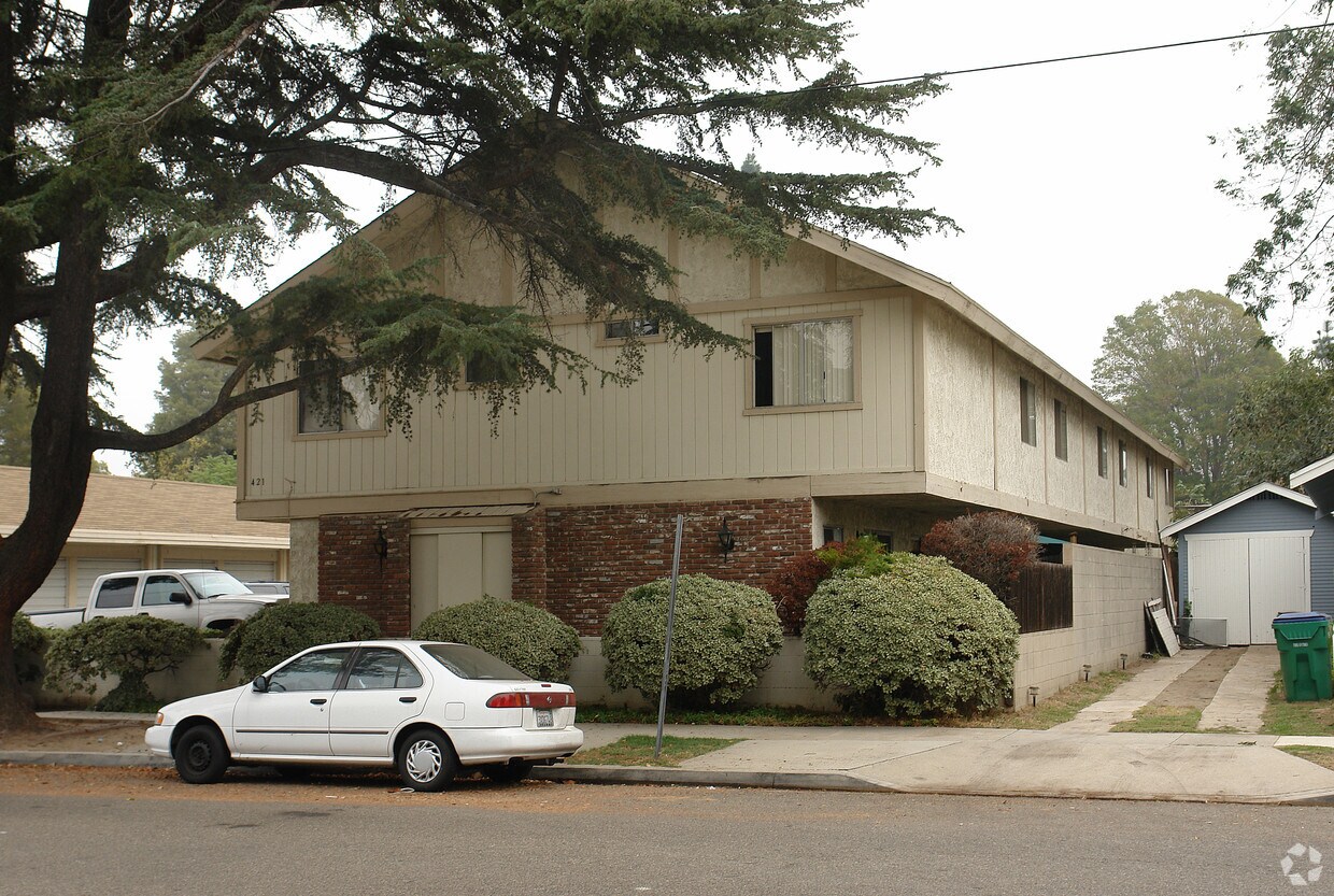 Building Photo - 421 S Olive St