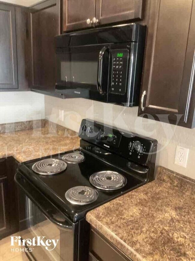 Foto del edificio - 6100 E Paradise Ln