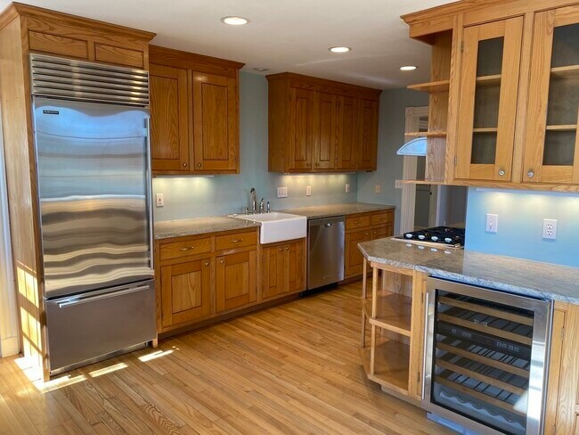 Building Photo - 67 Rawson Rd