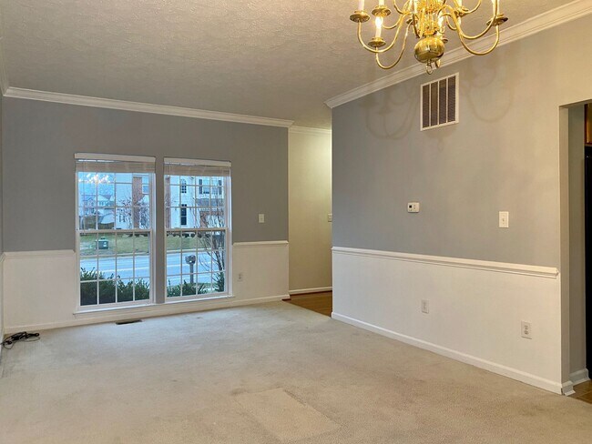 Photo - Charming 4 Bedroom/2.5 Bathroom in White M... House