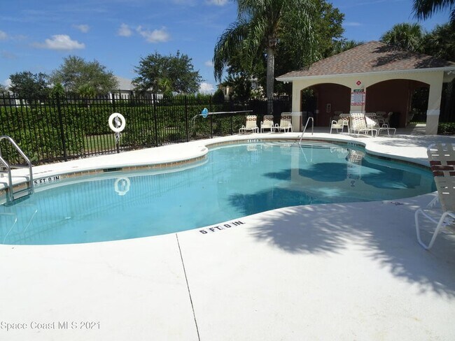 Piscina comunitaria - 1020 Venetian Dr