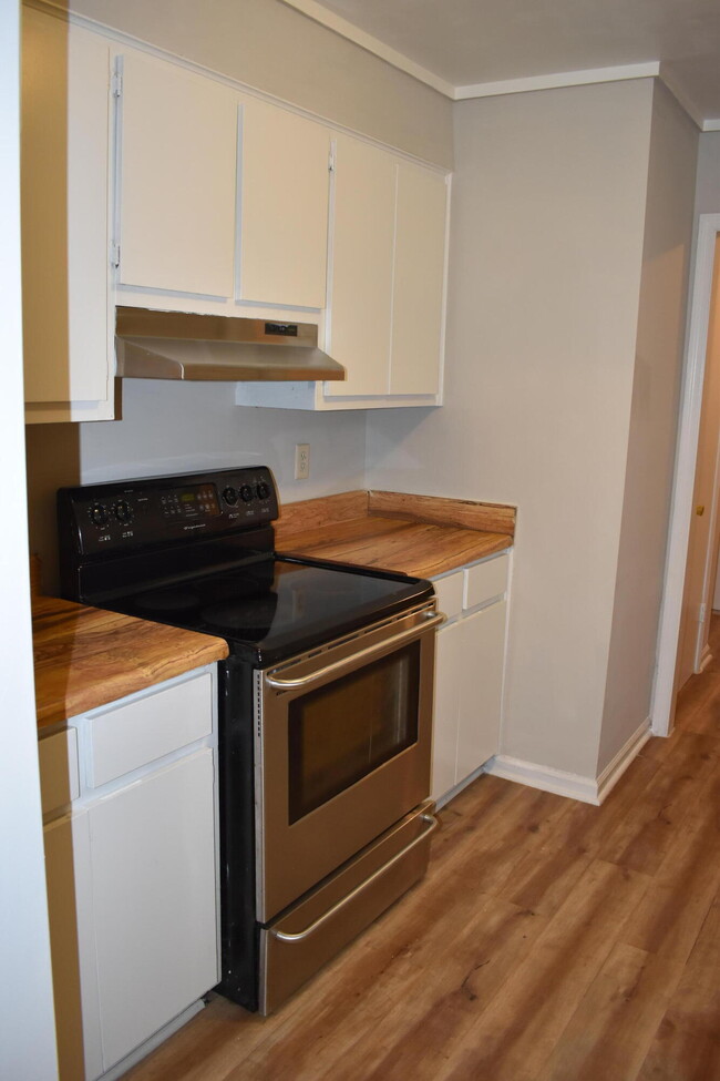 Building Photo - 131 Samarya Ln