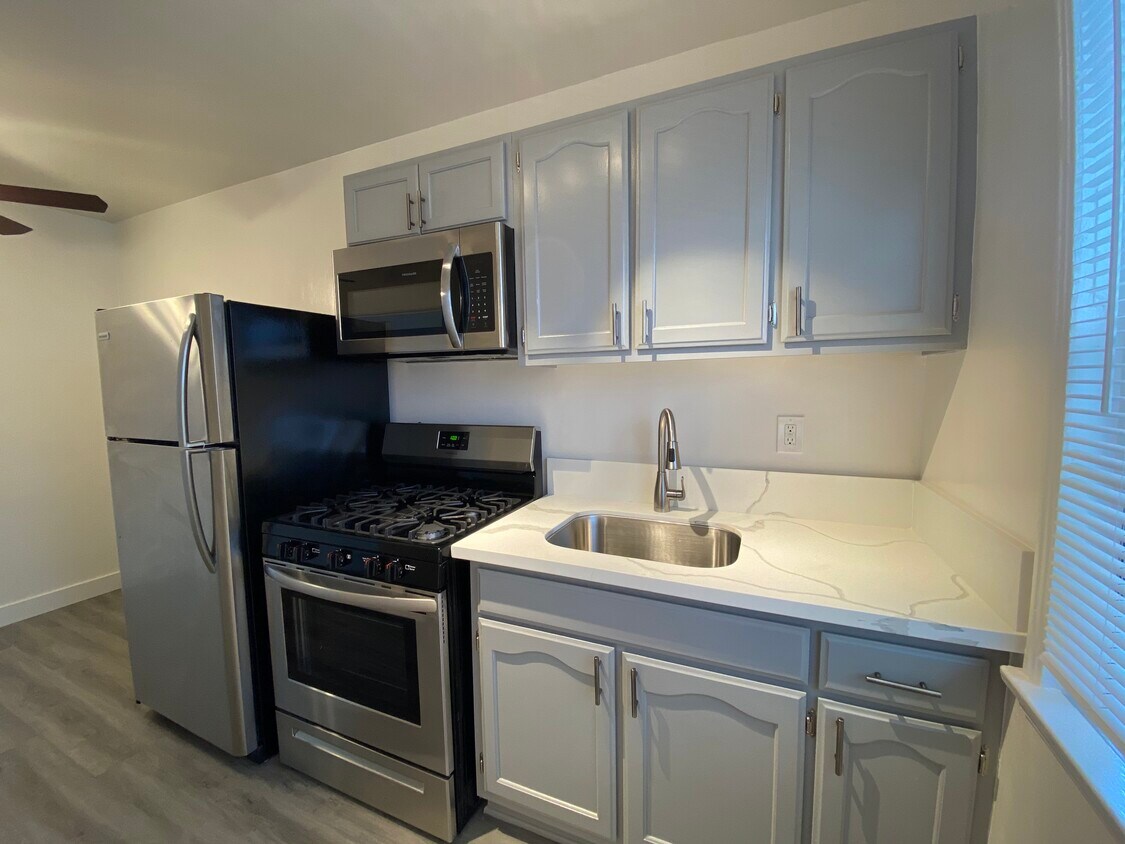 Primary Photo - 1210 N Berendo St