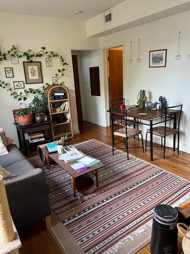 Foto del edificio - 3840 W Roscoe St