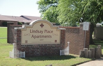 Building Photo - 1207 W Cherokee St