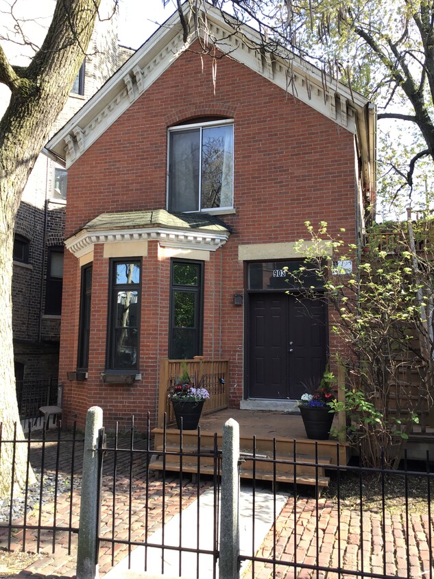 Foto principal - 903 W Wrightwood Ave