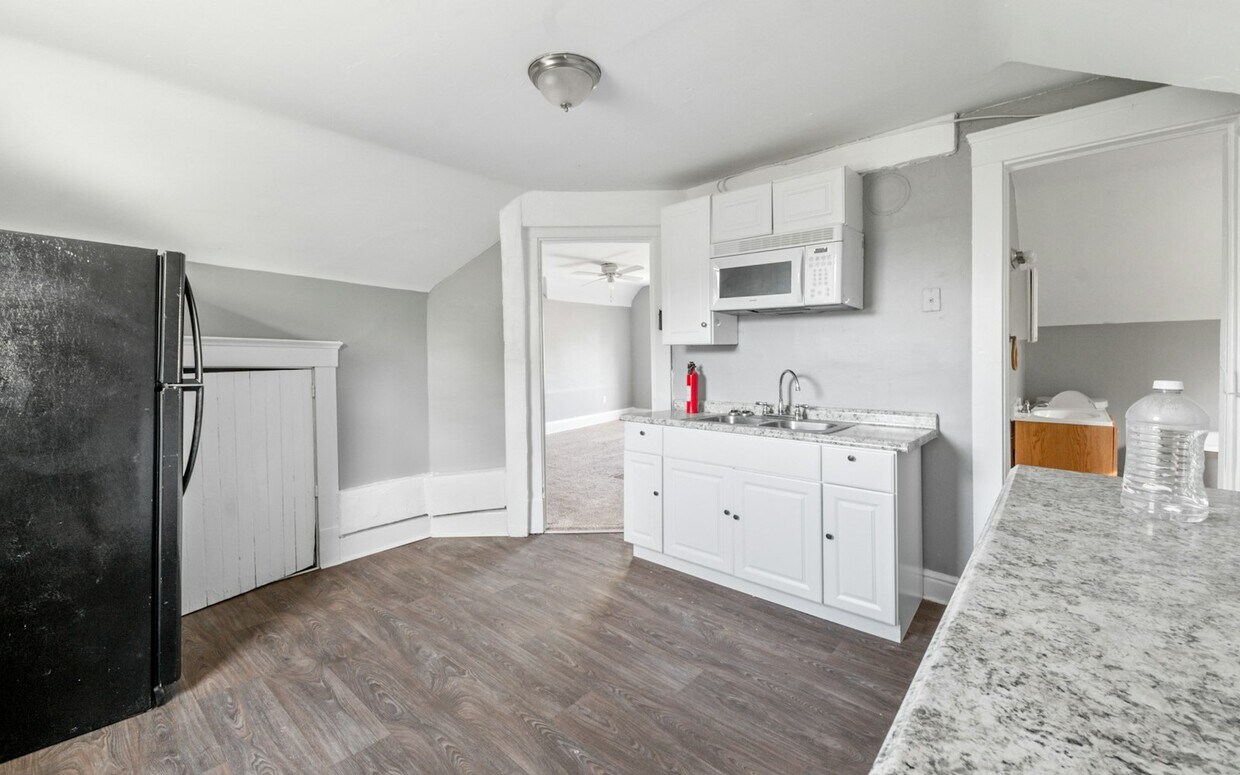 Foto principal - 1261 E 99th St