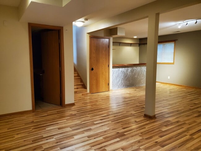 Building Photo - Elliot Park Minneapolis, Stand Alone House...