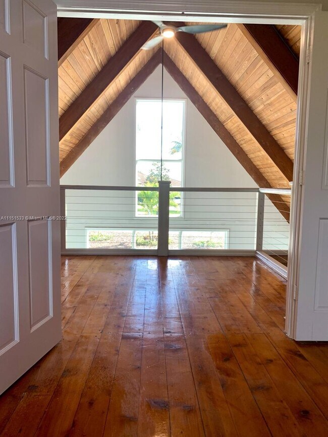 Foto del edificio - 4054 NE Skyline Dr