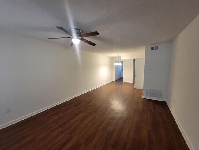 Foto del edificio - 779 Stevens Creek Rd