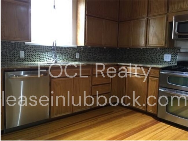 Foto del edificio - Large 3 bed 2 bath, Walking Distance to Tech