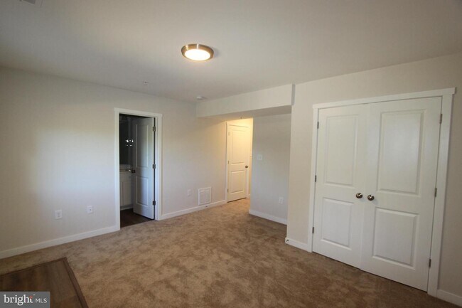Building Photo - 113 Moses Dr