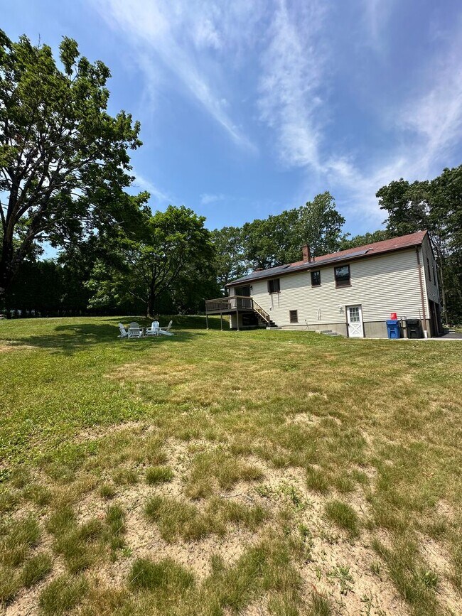 Foto del edificio - Welcome to this sizable raised ranch home!