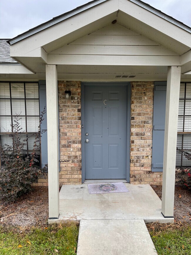 Building Photo - 14026 Country Manor Ln