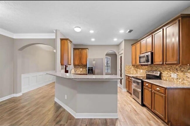 Building Photo - 17923 Serene Shore Dr