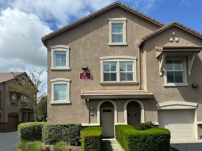 Building Photo - 5350 Dunlay Dr