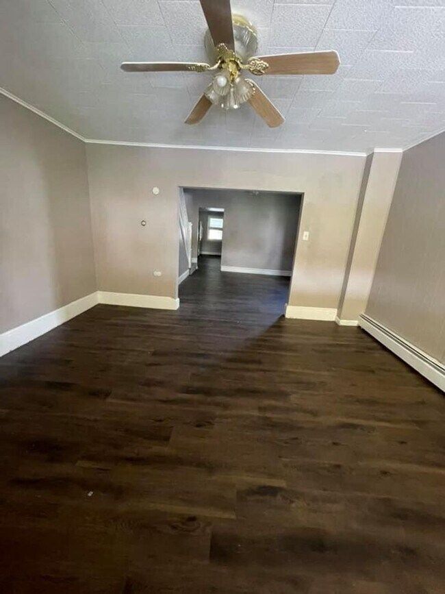 Foto del edificio - 3 bed 1 bath