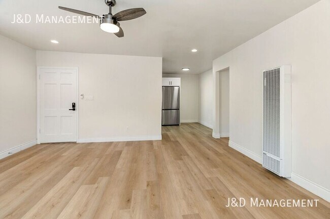Foto del edificio - 2nd Floor 2 bd, 1 ba La Playa Neighborhood...