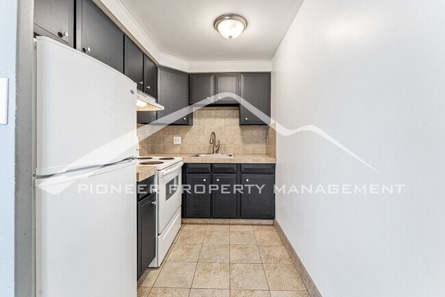 Foto del edificio - Stylish Studio with Large Patio and AC!