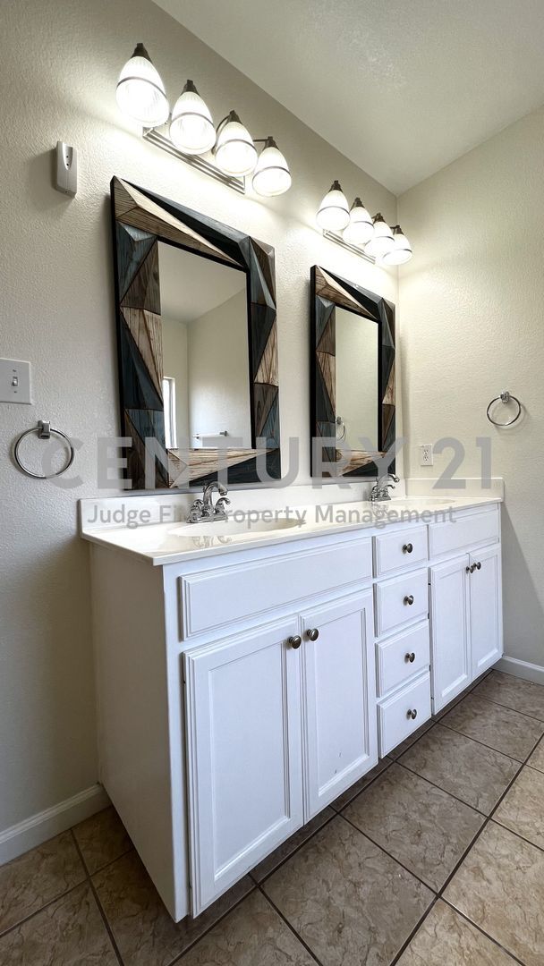 Building Photo - Nice 3/2/2 in White Settlement ISD For Rent!