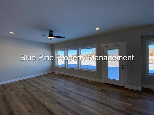 Foto del edificio - 1104 Cypress Loop