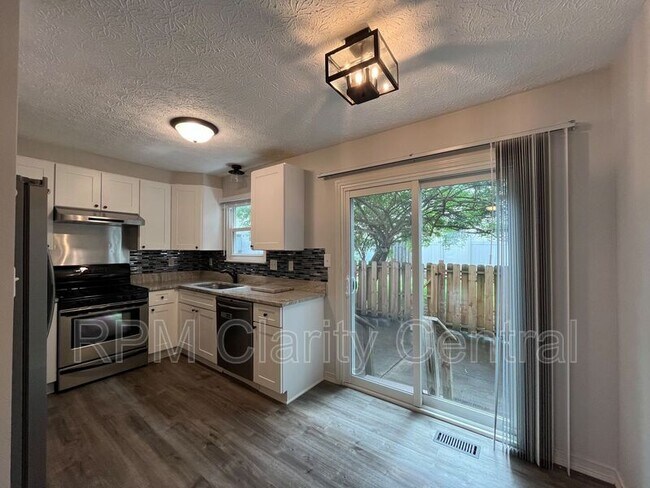 Foto del edificio - 869 Charnwood Ln
