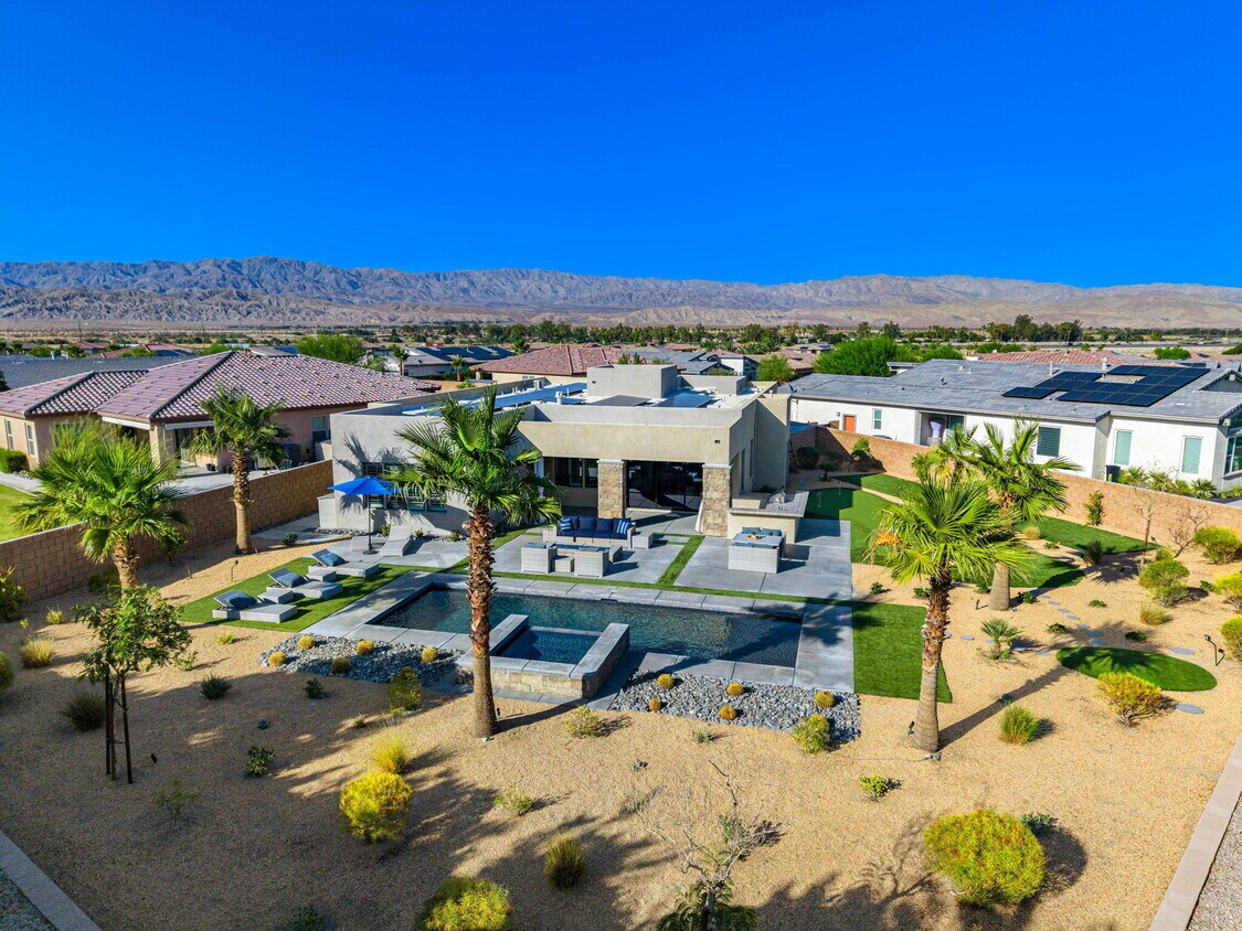 Primary Photo - 74425 Zeppelin Dr