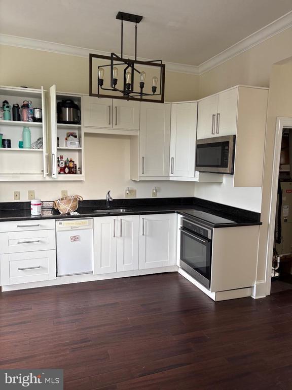 Foto del edificio - 10 N Main St