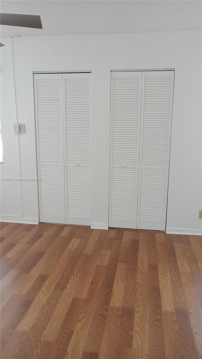 Foto del edificio - 9906 Twin Lakes Dr