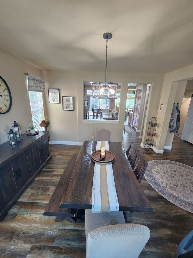 Building Photo - Beautiful Home in Pine Creek