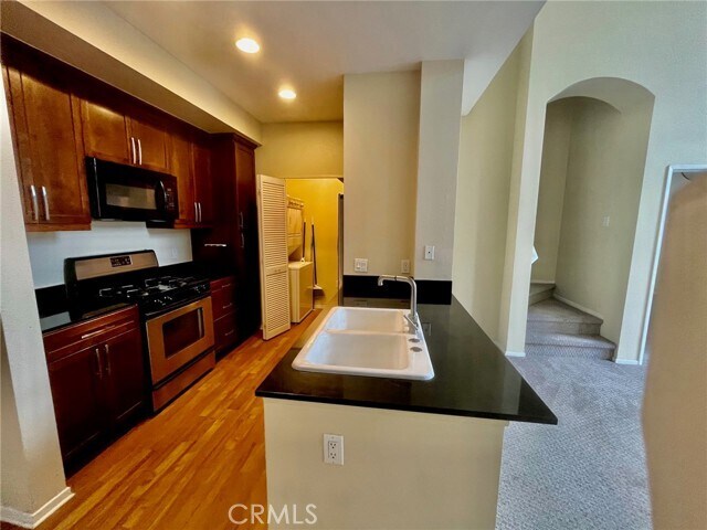 Foto del edificio - 2414 Scholarship