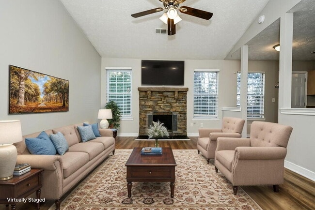 Foto del edificio - 337 Autumn Lake Dr