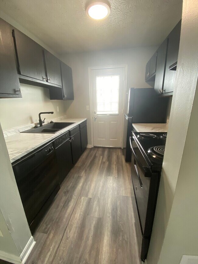 Foto del edificio - 2-Bedroom Townhome