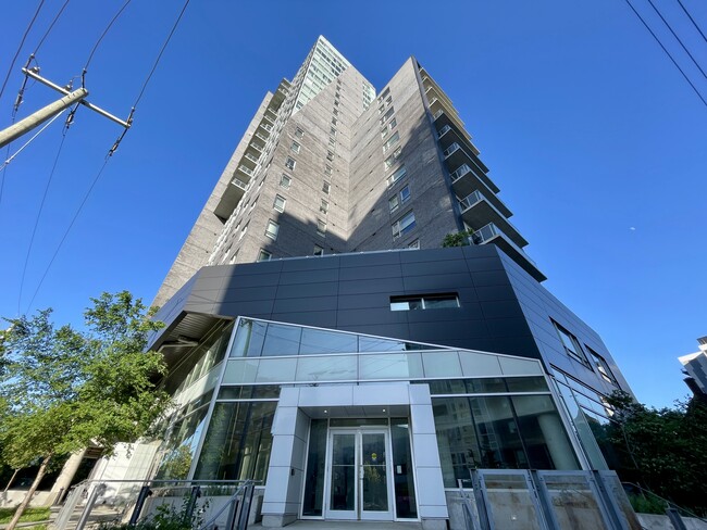 Photo du bâtiment - 158 King St N