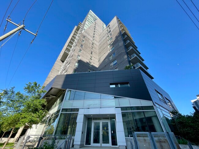 Photo du bâtiment - 158 King St N