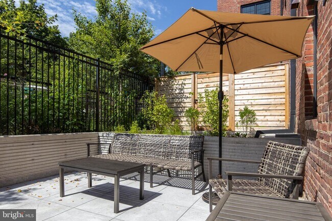 Foto del edificio - 1813 35th St NW