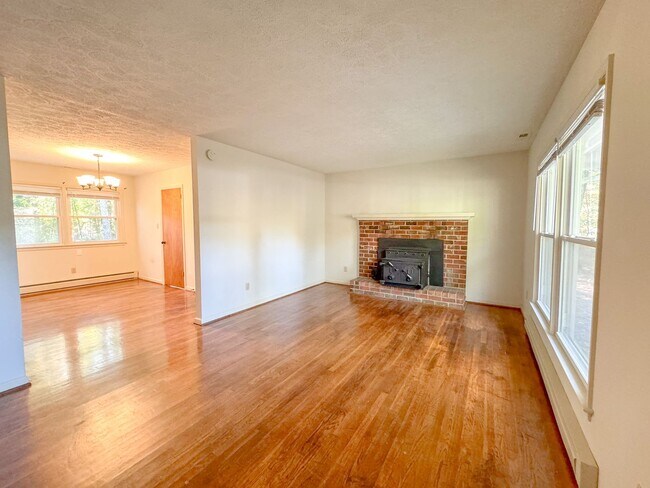 Foto del edificio - 3Bed/1.5bath Troy VA Rental