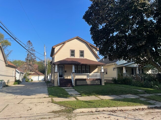 Building Photo - 3338 N Weil St