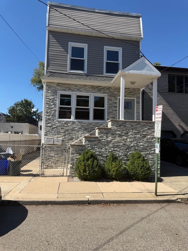 Building Photo - 769 1st St