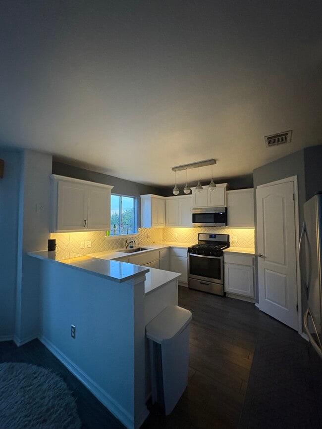 Building Photo - 2014 Charlotte Way