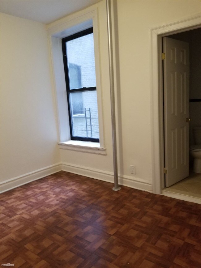 Foto del edificio - 1 br, 1 bath  - 1250 Morris Ave