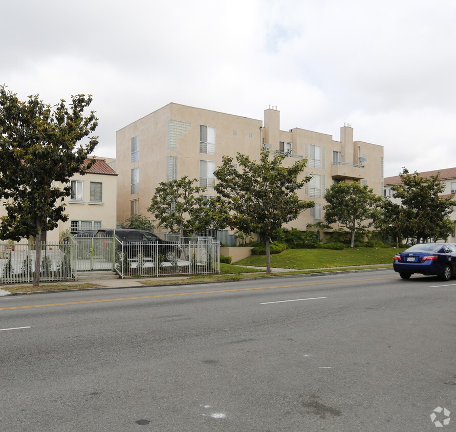 Building Photo - 405 S Wilton Pl