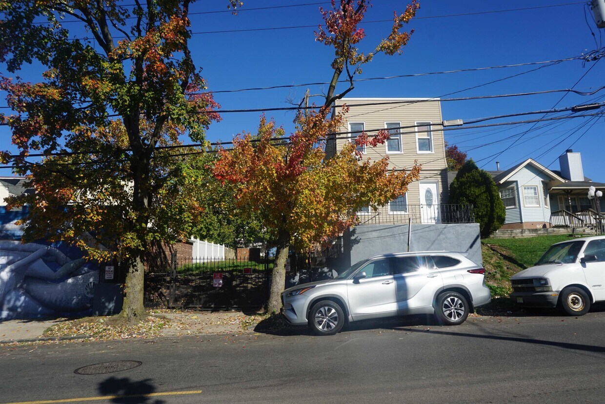 Primary Photo - 108 Pamrapo Ave