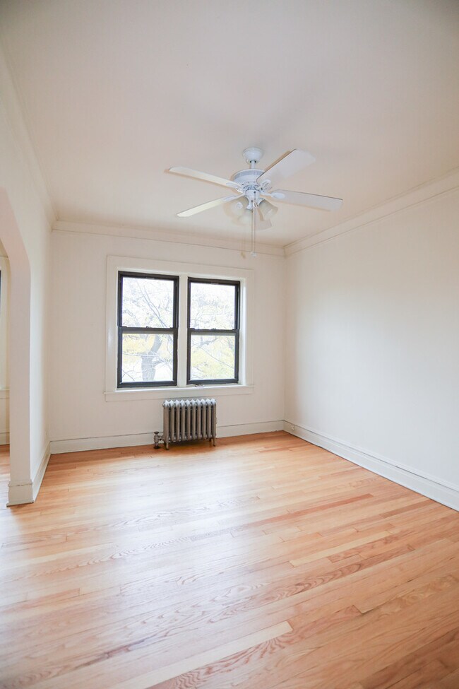 Foto del edificio - 2039 W Wellington Ave