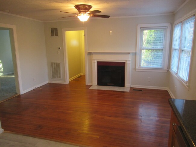 Building Photo - Two Bedroom on South side of Linconlnton!